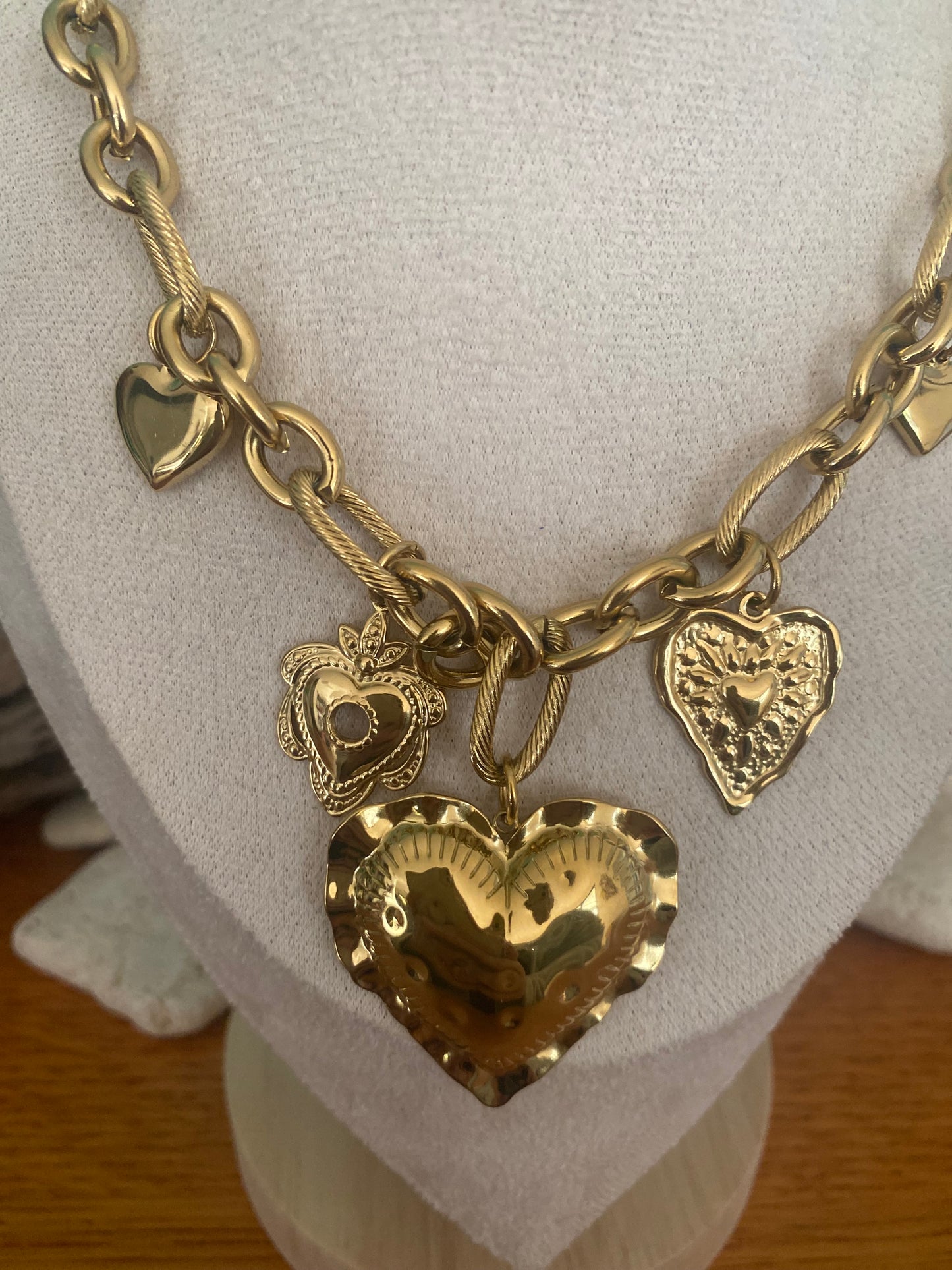 Collier Butinas